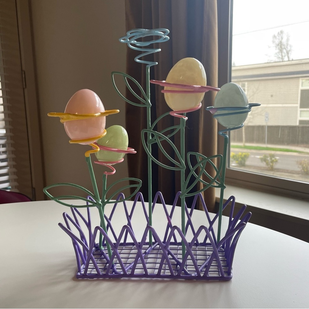 Vintage Painted Floral Metal Easter Egg Holder Wire Basket Colorful VTG 11.5”